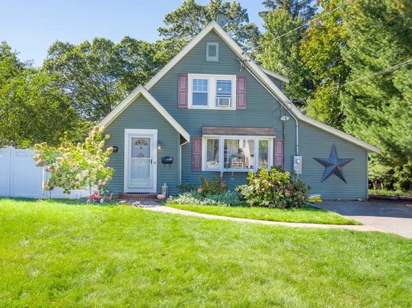 51 Vernon St, Woburn, MA 01801