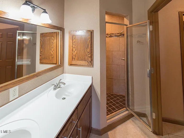 326 Coates Dr #B — Photo 10
