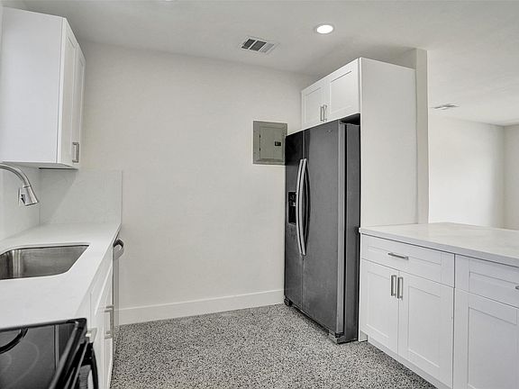 3rd image of 123 NE 15th Avenue