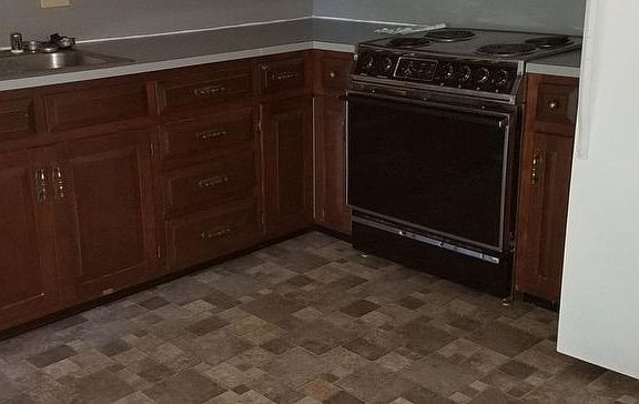 2nd image of 1929 Willow Hill Dr