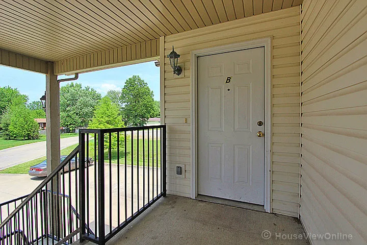 2831 Hemlock Ct — Photo 2