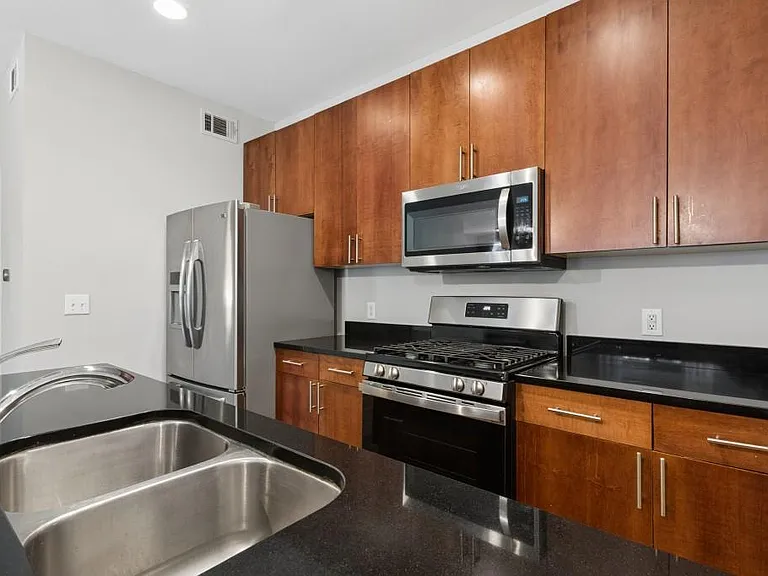 238 Walker St SW #37 — Photo 8