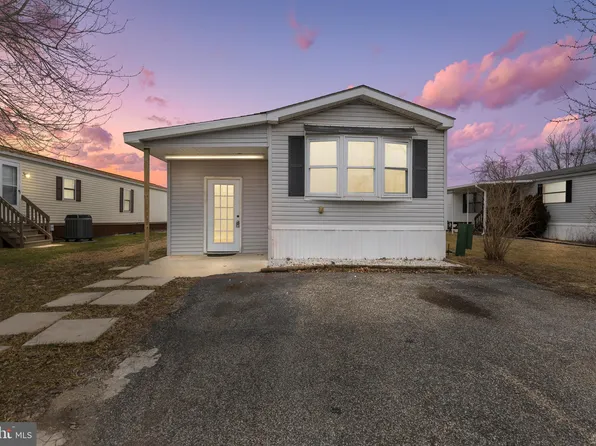 120 Roundup Rd, Middle River, MD 21220