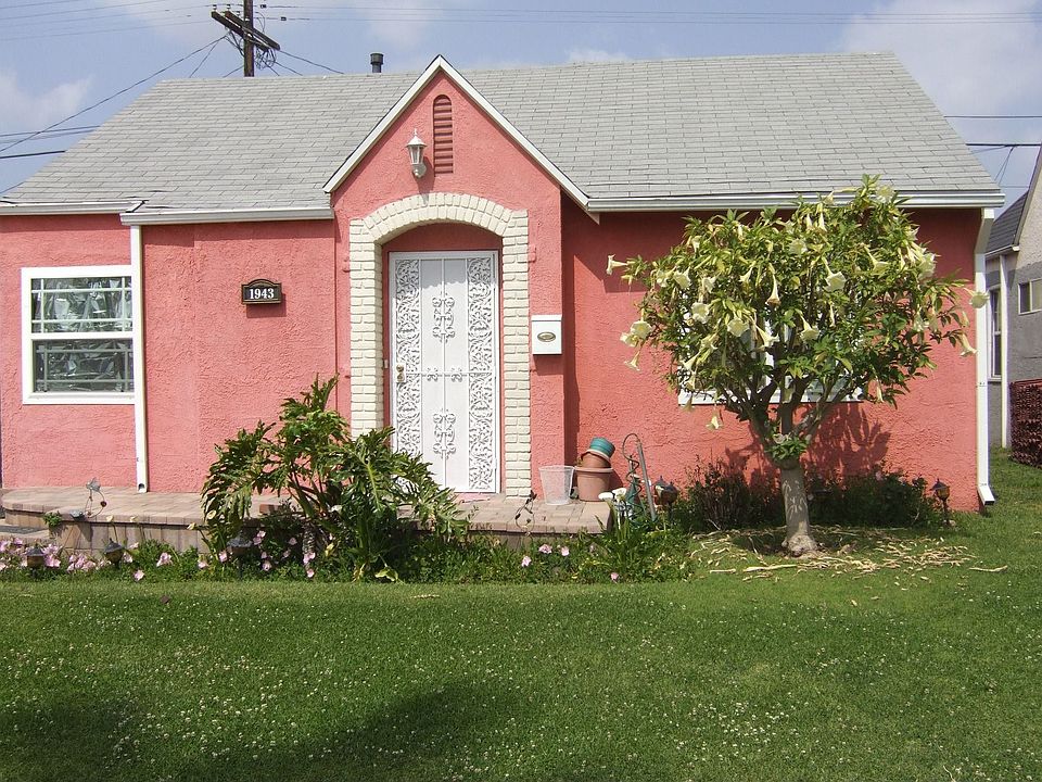2nd image of 1943 Vineyard Ave