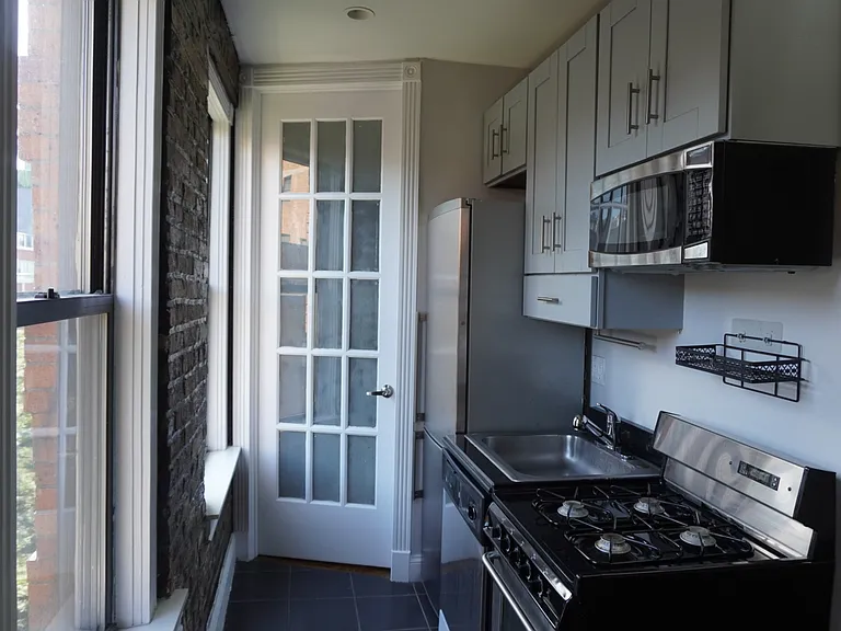 416 E 13th St #Penthouse 6B — Photo 6