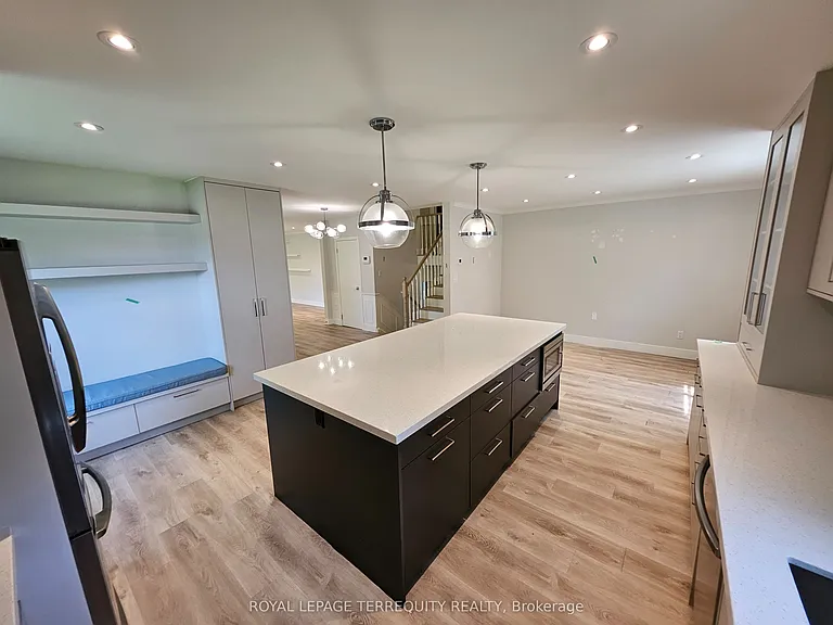 2067 Obeck Cres — Photo 12