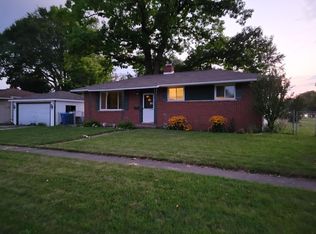 700 Briarwood Ln, Fenton, MI 48430
