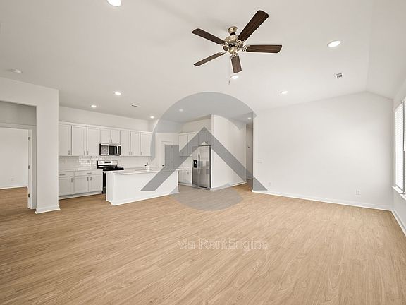 3rd image of 621 Riley Ln