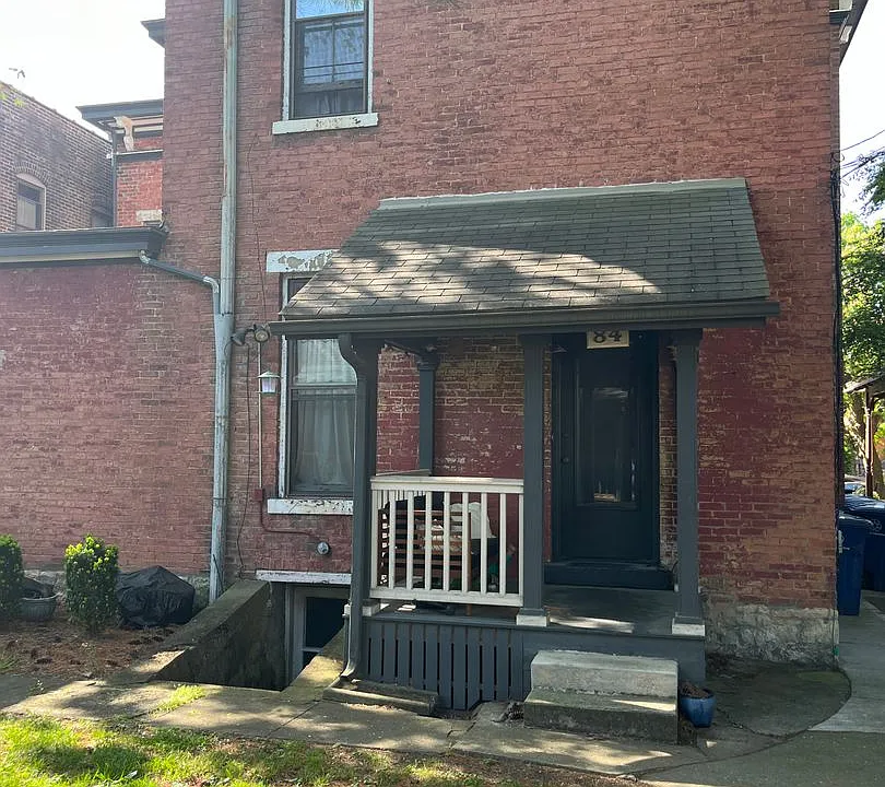 82-94 W 1st Ave