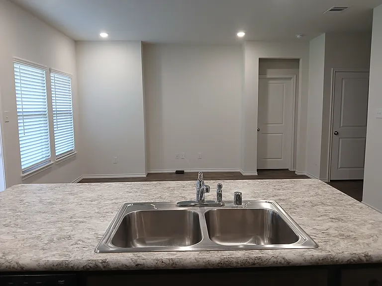 308 Samuel St — Photo 9