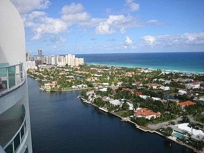 3rd image of 20201 E Country Club Dr APT 2709