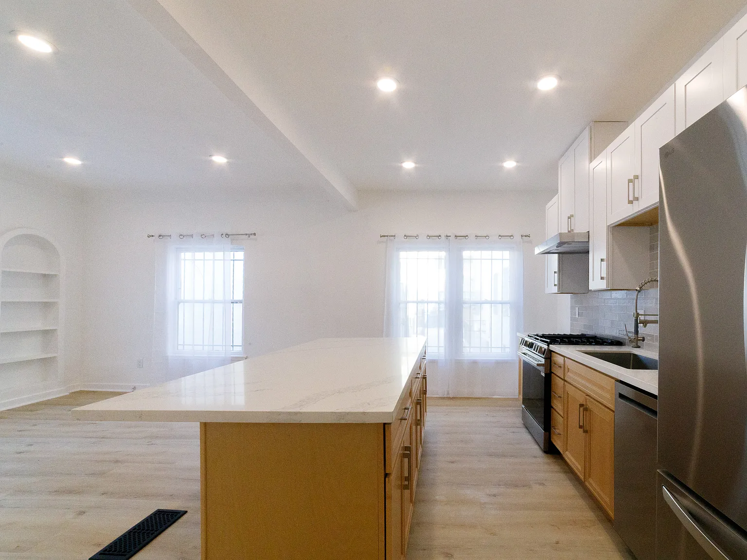 Just-renovated 2 bed/2 bath with a standout open kitchen in West Hollywood/ Beverly Grove — Photo 2