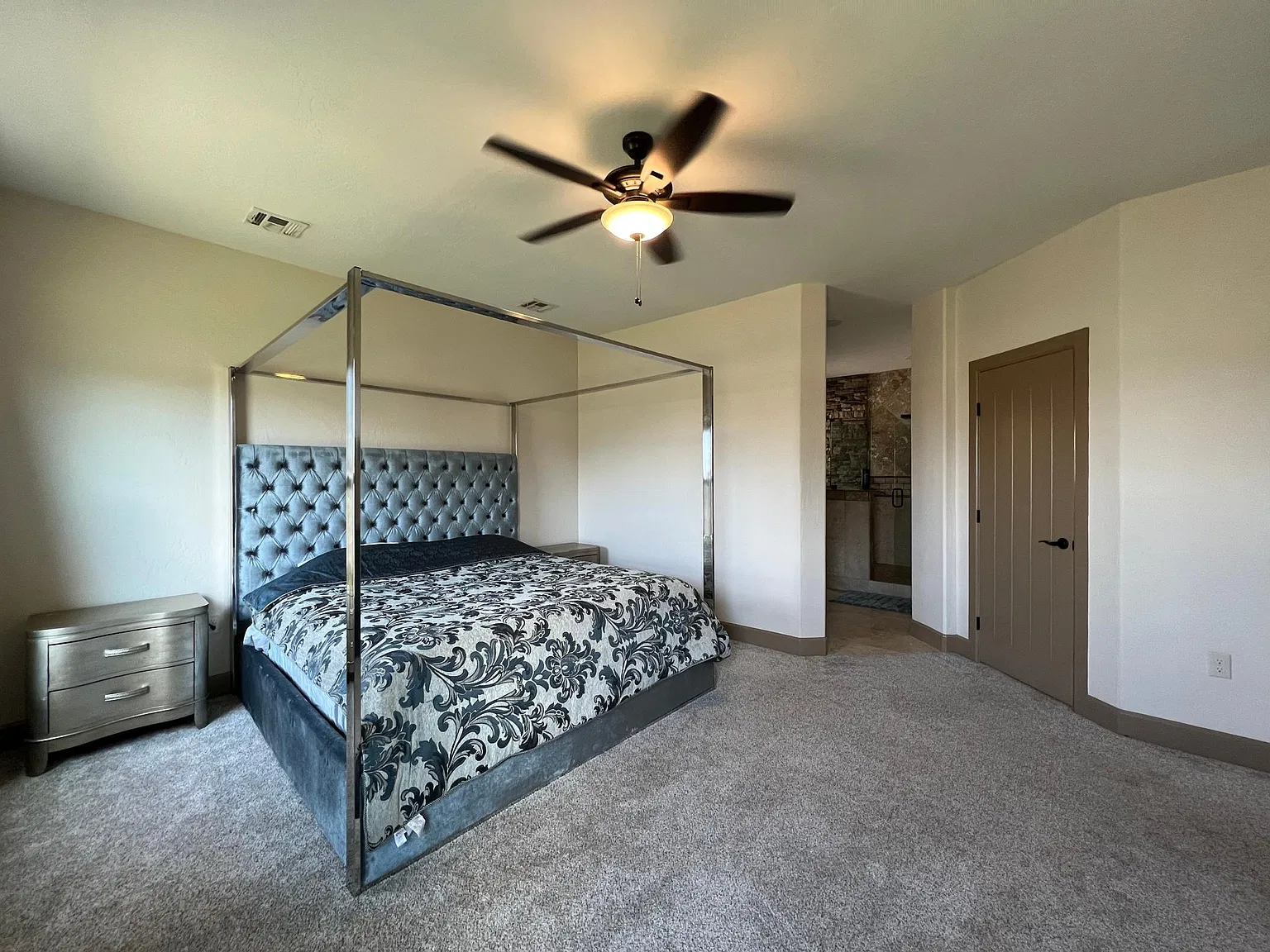 2418 W Bullock Ave — Photo 2