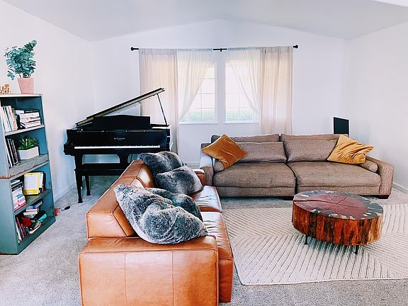3rd image of 3694 Devon Way
