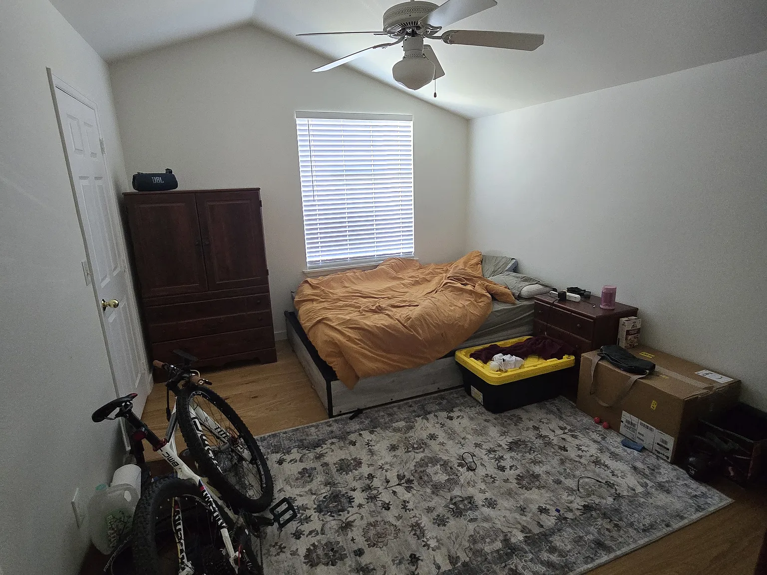 2 bed, 1.5 bath, 1000 sqft, $1,195 — Photo 2