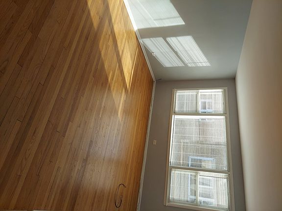 2nd image of 6637 N California Ave APT 2