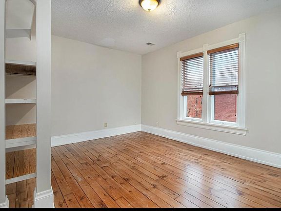 4th image of 203 N Washington St #2