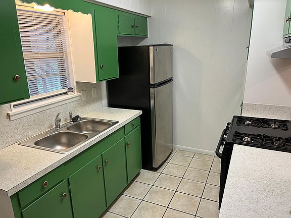4th image of 105 E Criddle St