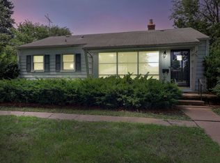 950 Pennsylvania Ave, Aurora, IL 60506