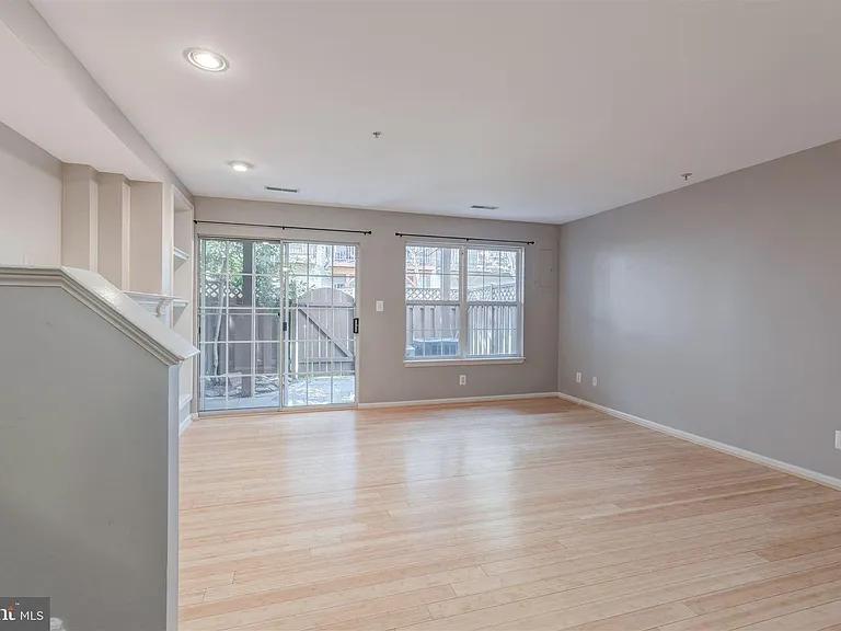 5140 Donovan Dr — Photo 31
