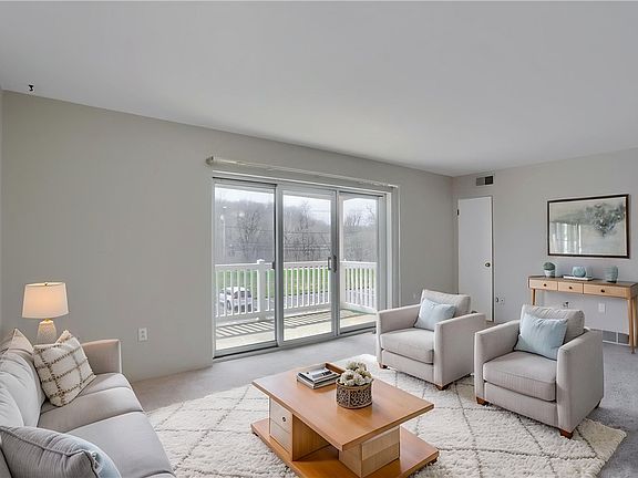 4th image of 220 Coraopolis Rd #10