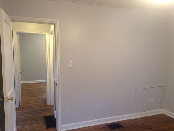 Master bedroom  13'4 x 13'2