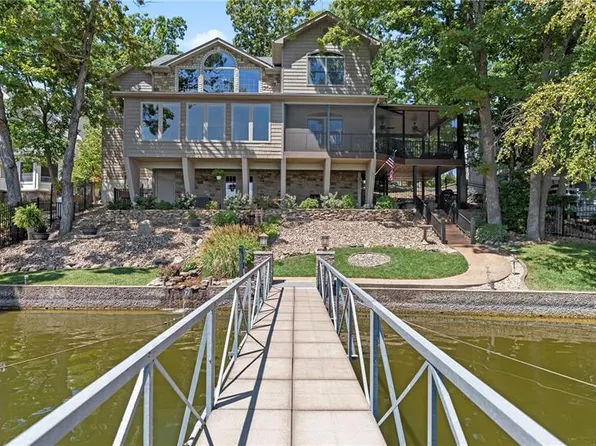 446 Sioux Rd, Lake Ozark, MO 65049