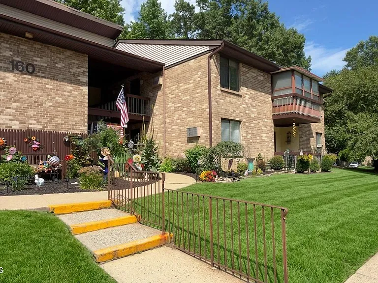 160 Cross Slope Ct #J — Photo 1