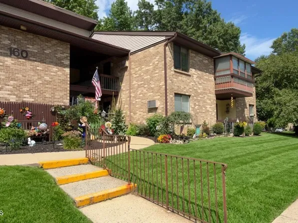 160 Cross Slope Ct Unit J, Manalapan, NJ 07726