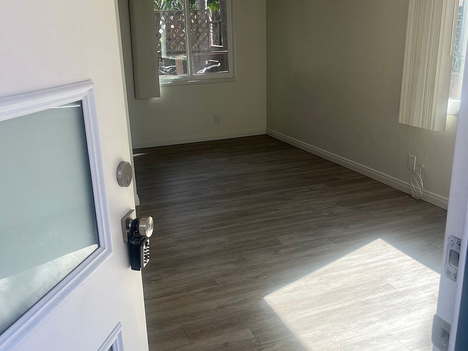 1st image of 814 Salem Ct #814