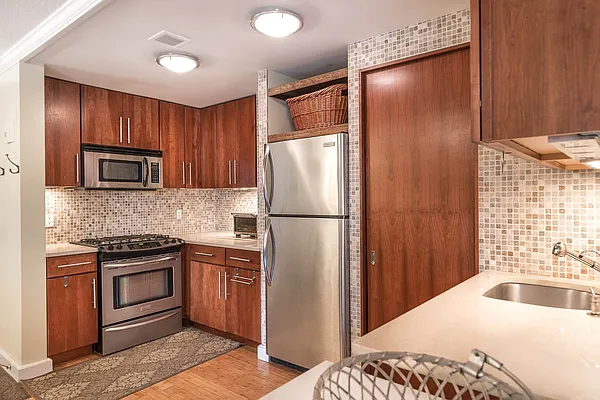 Rented by Century 21 Metropolitan | media 1