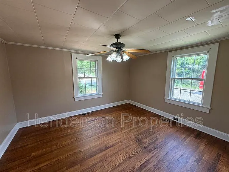 638 Salisbury Rd — Photo 15