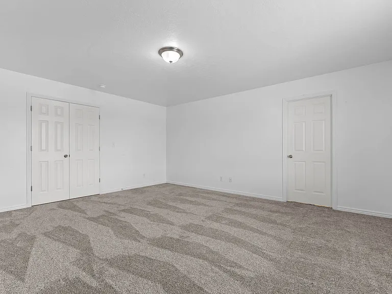 246 S 1800 E — Photo 13