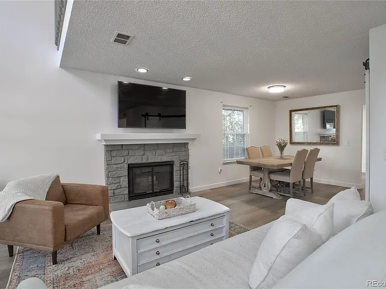 1370 S Idalia St #D — Photo 2