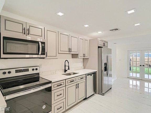 3rd image of 5225 NE 1st Ave