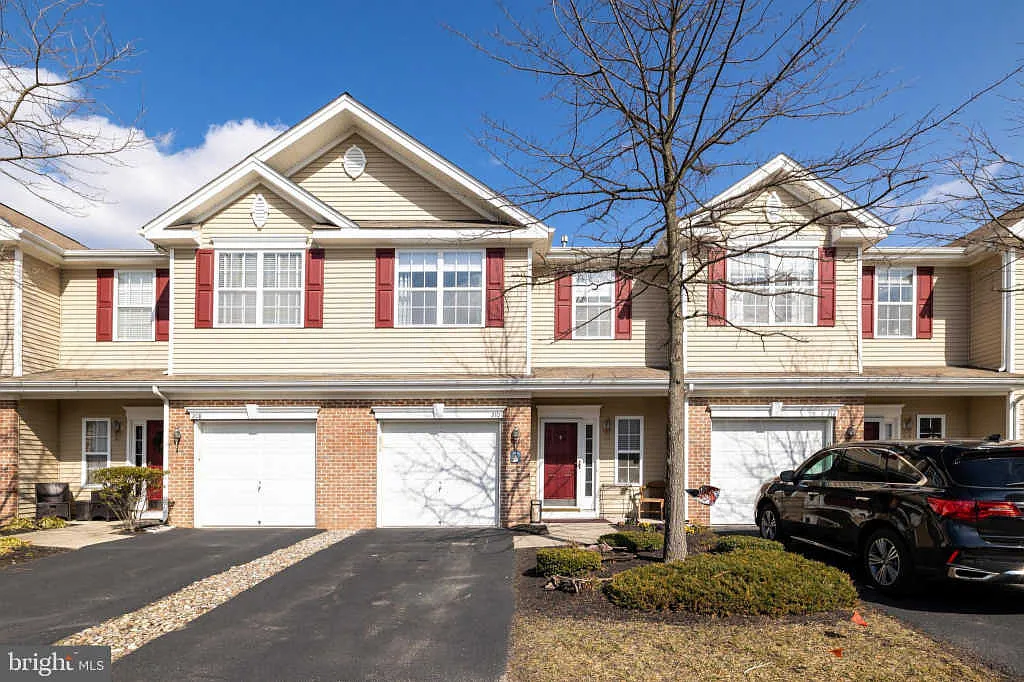 210 Helen Dr photo 1