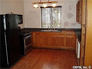 5th image of 148 Maxwell Ave
