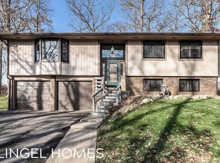 2115 Ridge Rd, White Lake, MI 48383