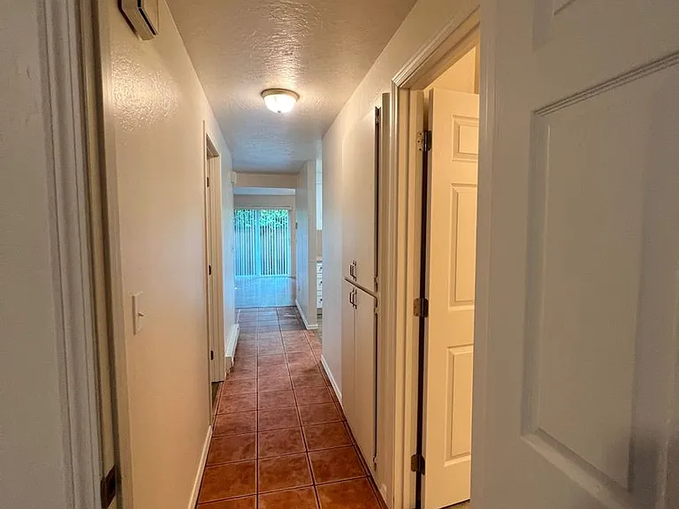 3930 Lake Grove Ave #1C — Photo 4