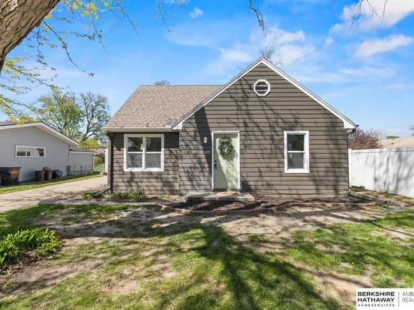 120 E Hudspith St, Valley, NE 68064