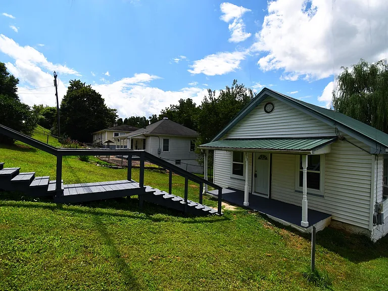 873 Highland Ave — Photo 3