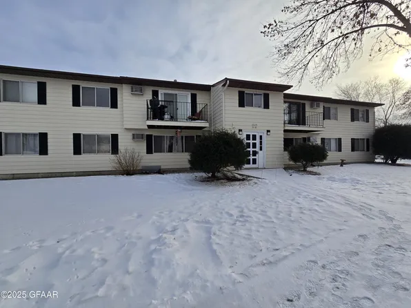 2325 Library Ln APT 12, Grand Forks, ND 58201