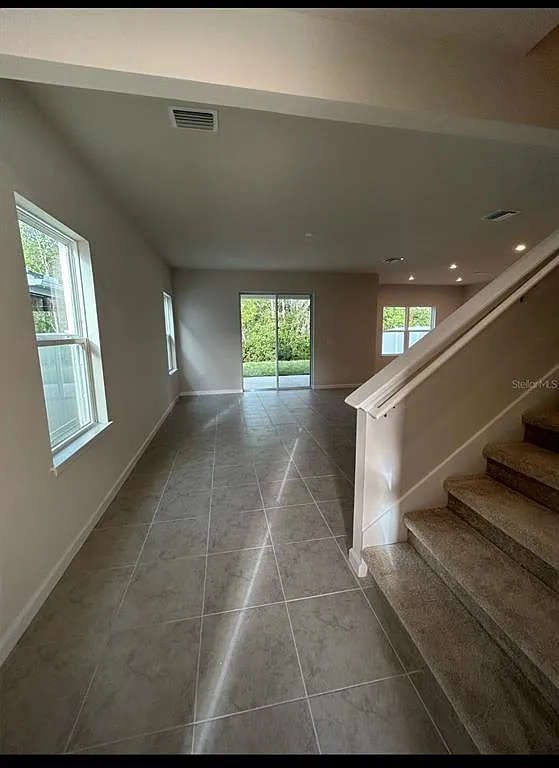 4 bed, 2.5 bath, 2046 sqft, $2,600 — Photo 2