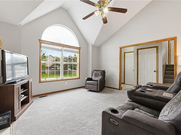 5th image of 205 Apple Valley Pkwy