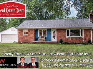 1736 S Craftsman Dr, New Berlin, WI 53146