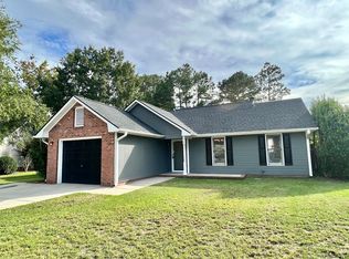 5611 La Costa Dr, Hope Mills, NC 28348