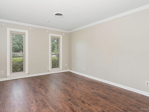 3rd image of 3715 Dresden Ct