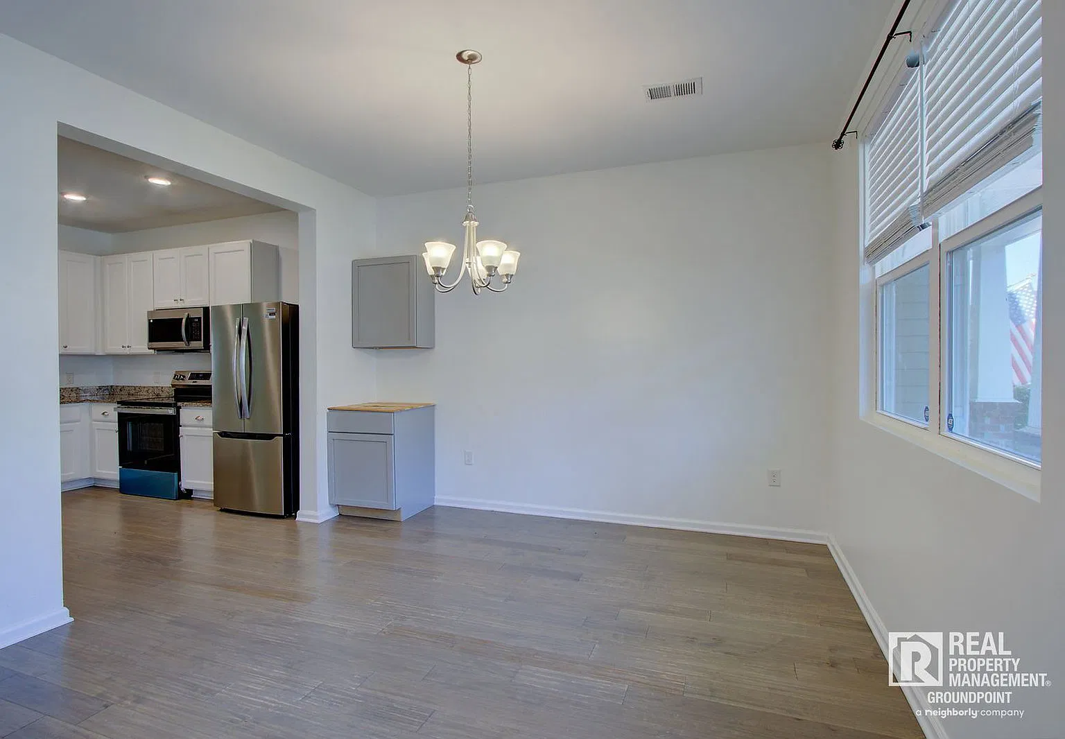 3 bed, 2.5 bath, 1600 sqft, $2,400 — Photo 3