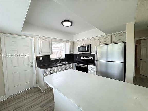 2nd image of 200 SW 10th St #200