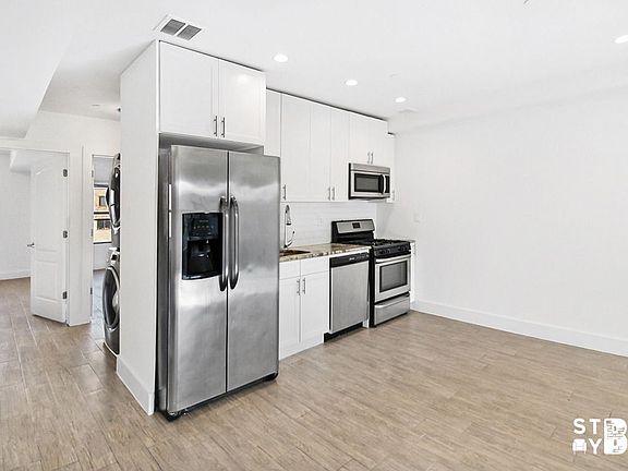 5th image of 955 Lafayette Ave #1F